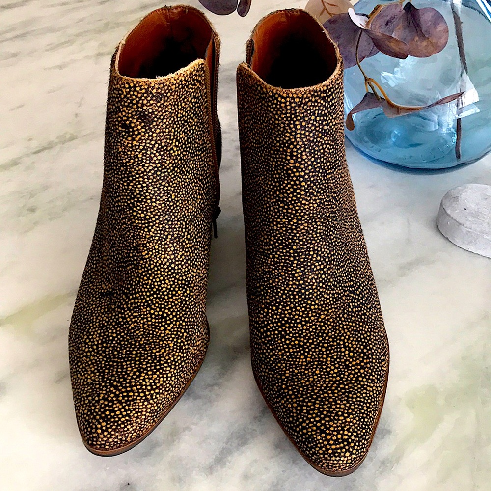 Lucky Brand Bootie cam/black color, horse hair texture. Never worn